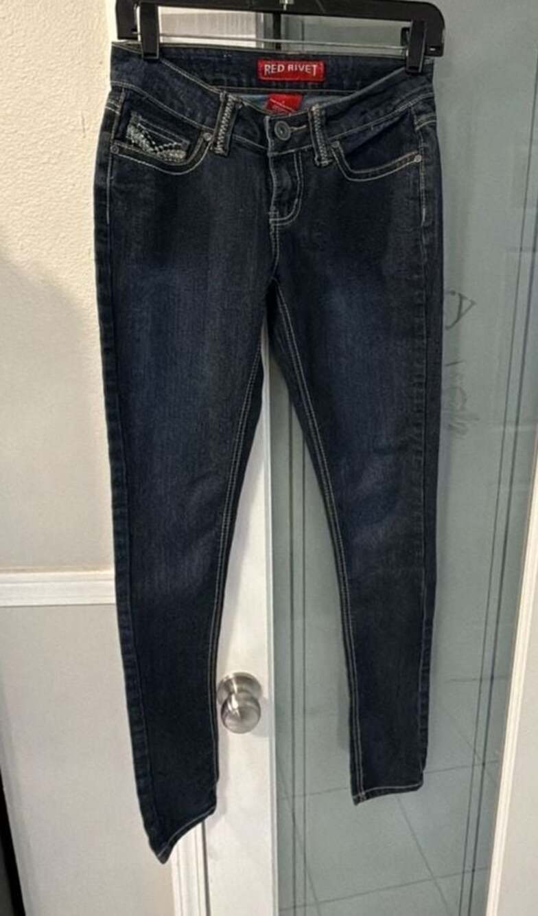 Red Rivet Women's Dark Wash Embellished Pocket Skinny Jeans